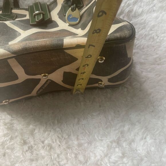 Dooney & Bourke Giraffe Print Canvas Olive Green & beige tote leather straps - Picture 14 of 15